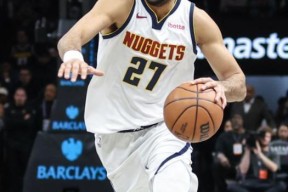 穆雷连续二十场比赛得分超过大胜，篮网挑战极限！的简单介绍