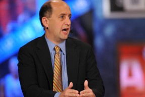 最后时刻体能课后，纽约尼克斯队长鼓劲备战世俱杯，质疑声四起，心理建设被强调的简单介绍