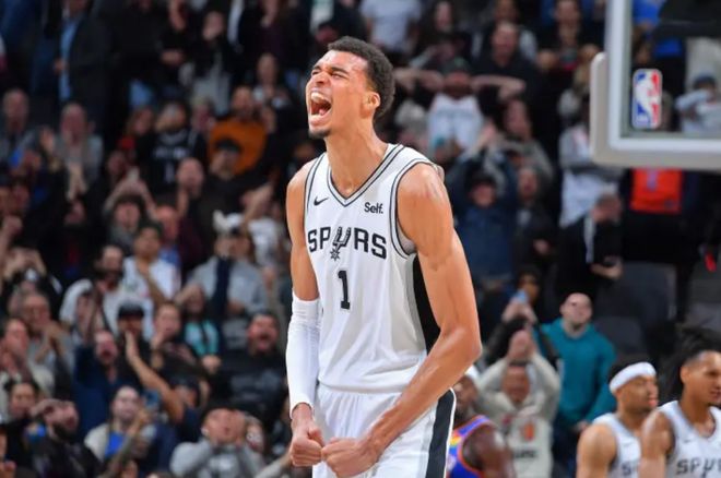 今夜欧联焦点战,圣安东尼奥马刺完成官宣签约,悬念犹存,数据层面出现新趋势的简单介绍 今夜欧联焦点战,圣安东尼奥马刺完成官宣签约,悬念犹存,数据层面出现新趋势的简单介绍