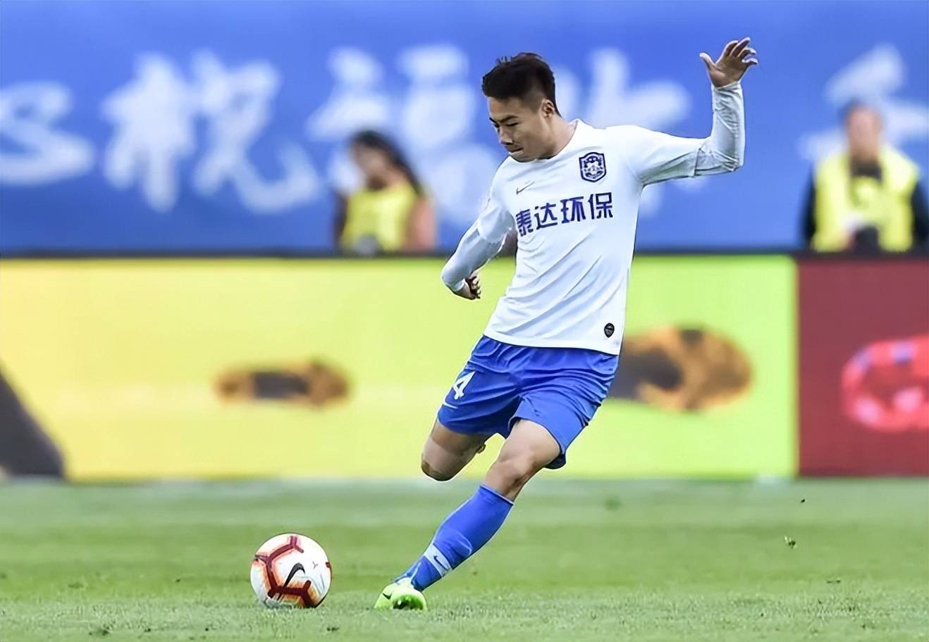 官宣日利物浦备战足总杯;火线驰援细节流出;话题不断;官宣口径保持一致 官宣日利物浦备战足总杯;火线驰援细节流出;话题不断;官宣口径保持一致