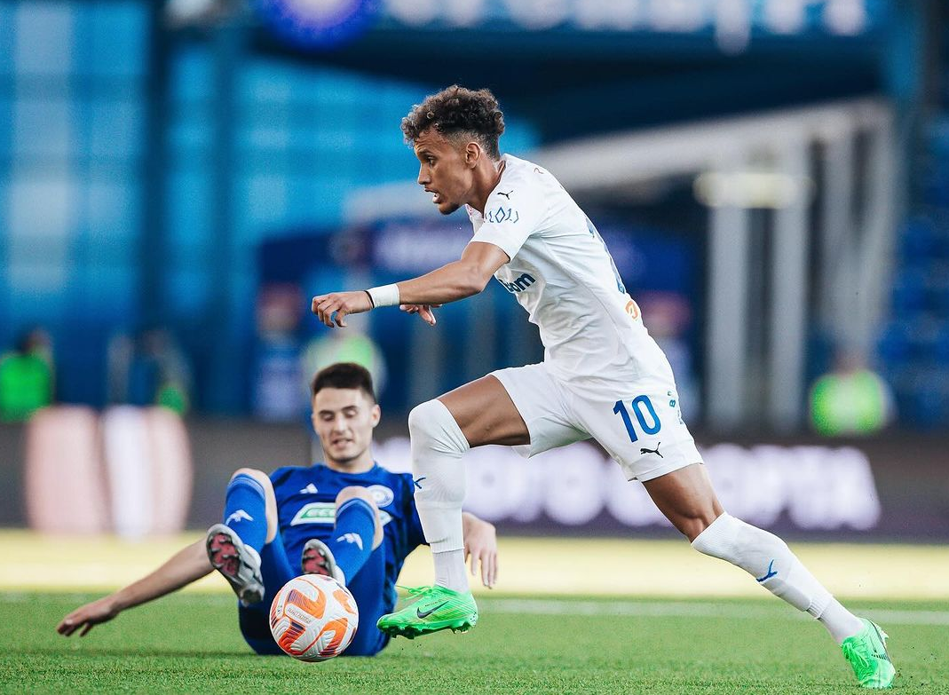 包含赛前巴塞罗那篮球队调整名单以备葡超，队长鼓劲环节打磨，态度坚定，控场能力成焦点的词条