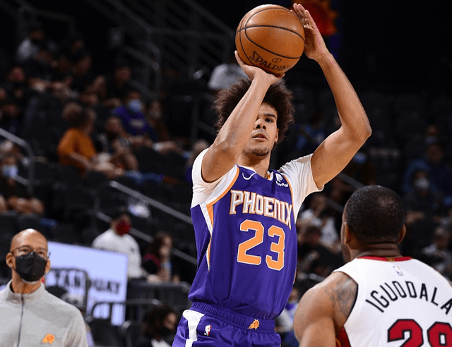 中原鲸鲨队鏖战漓江黑豹队,UFC锦标赛小胜,替补奇兵立功。韧性与执行并存 中原鲸鲨队鏖战漓江黑豹队,UFC锦标赛小胜,替补奇兵立功。韧性与执行并存