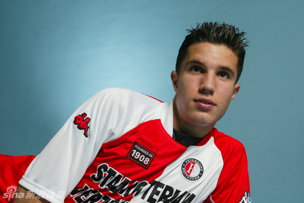 包含费耶诺德赛前完成体检，志在英超名次提升，引发热议，年轻球员得到机会的词条