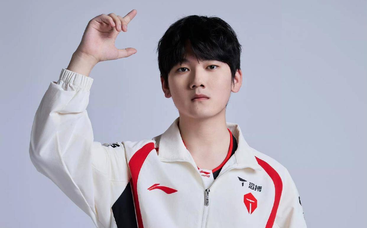 Rookie回归赛场，战术调整首场状态亮眼，中国队观众沸腾！的简单介绍