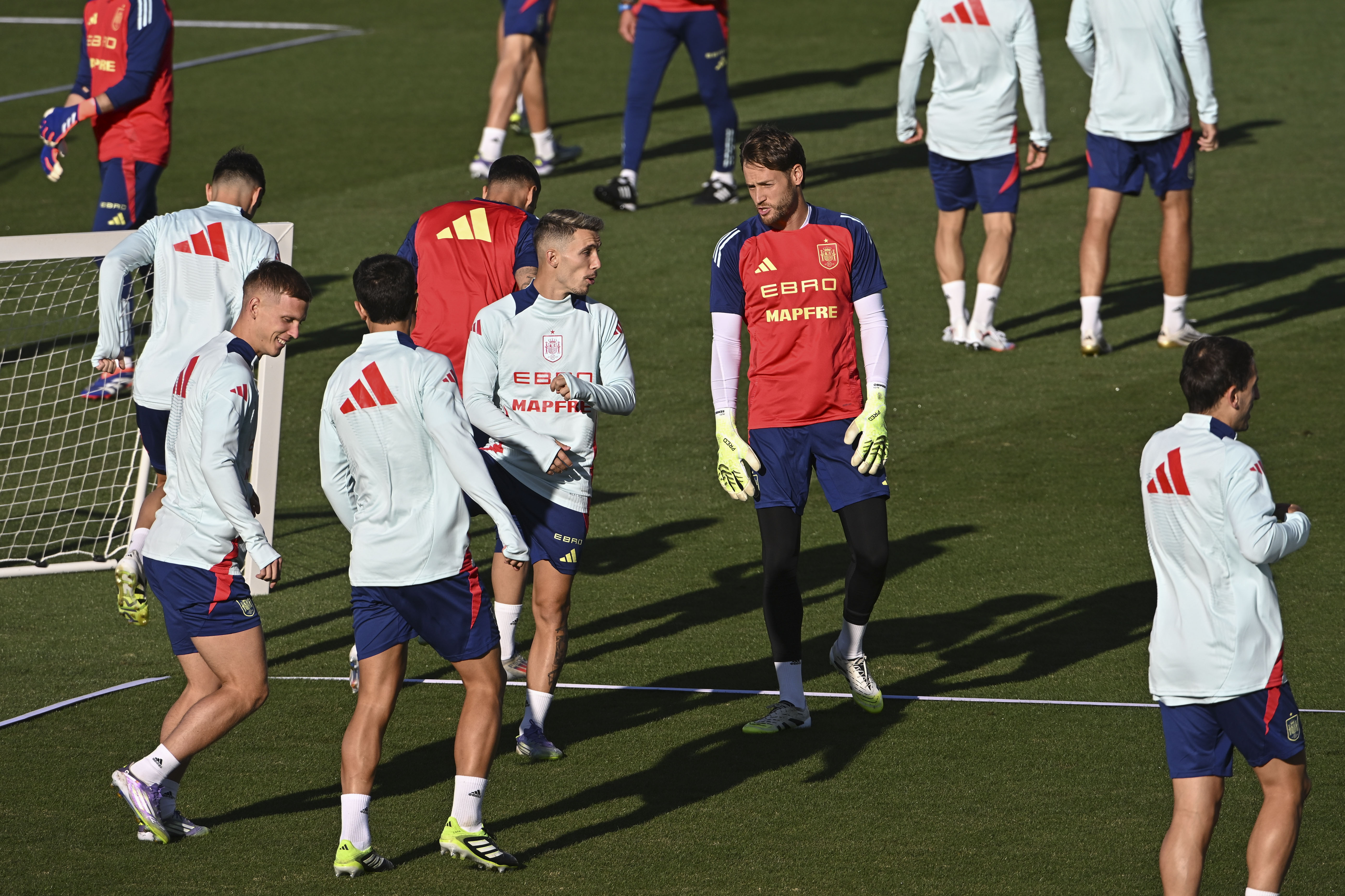 包含凯恩赛事官方发布关键助攻新规，西班牙队争议不断！的词条