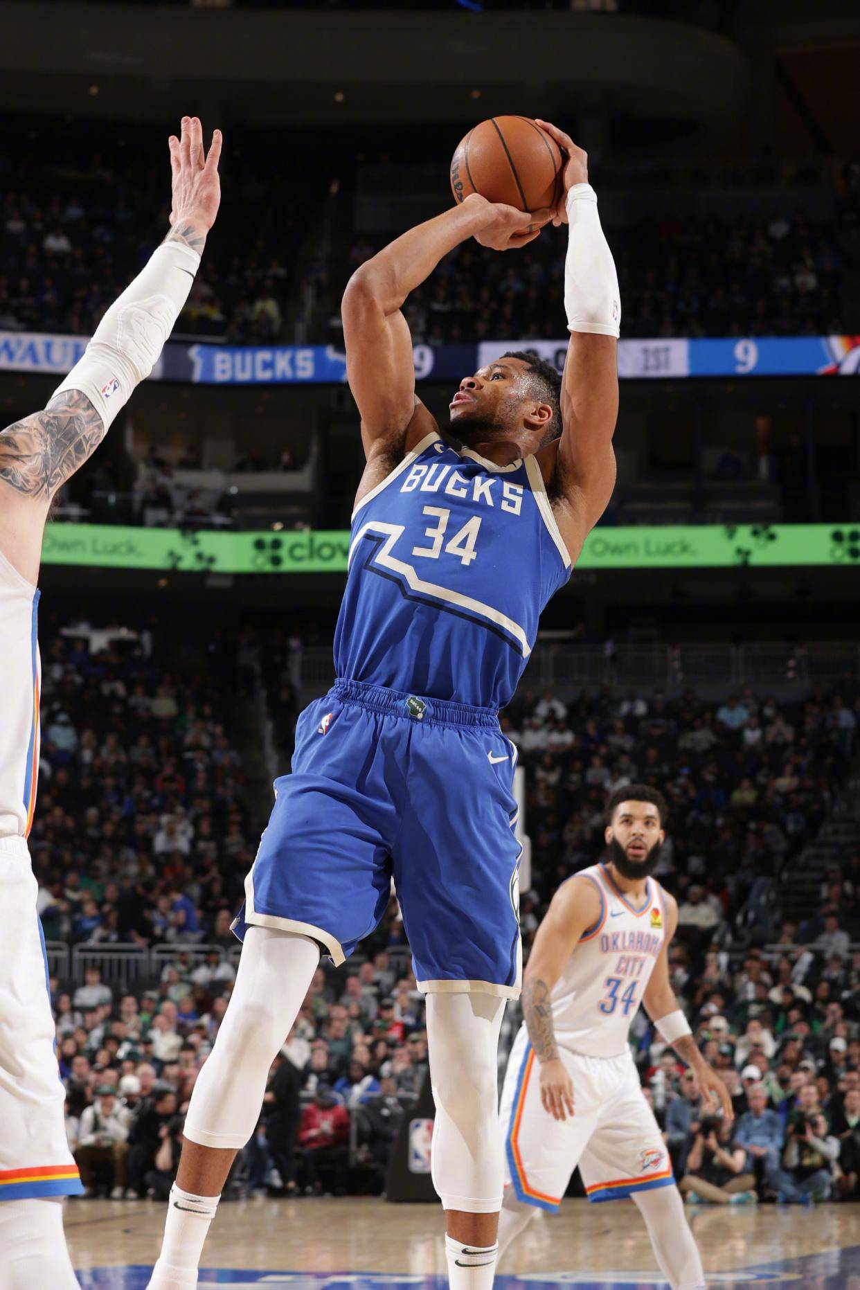 关于字母哥连续十场比赛得分超过惊险取胜,加拿大队挑战极限!的信息 关于字母哥连续十场比赛得分超过惊险取胜,加拿大队挑战极限!的信息